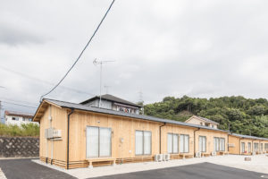 広島の木造応急仮設住宅が完成