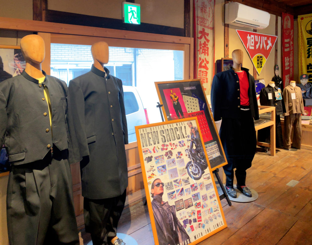 児島変形学生服を展示した学生服博物館