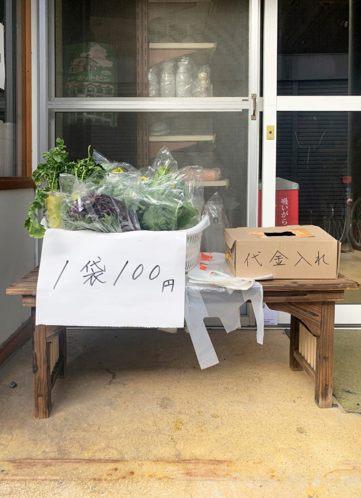 倉敷児島ジーンズストリートには野菜の無人販売所もある
