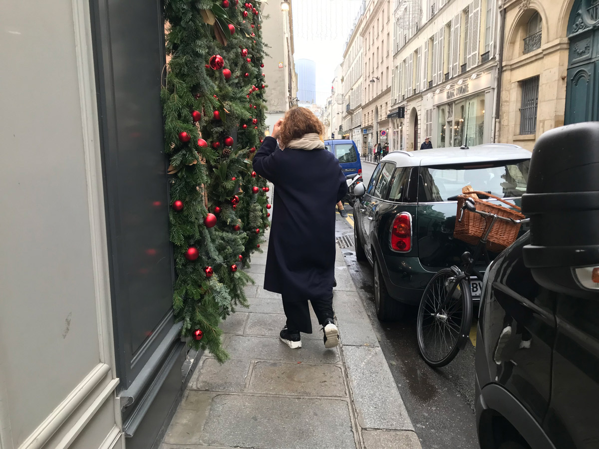 パリの歩道