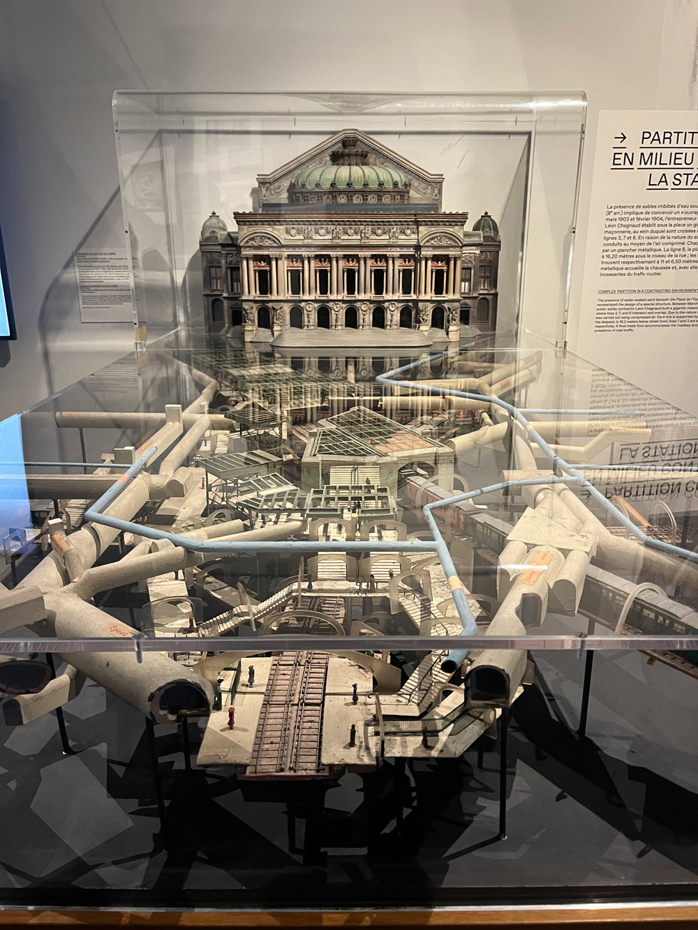 Opéra駅の地下模型