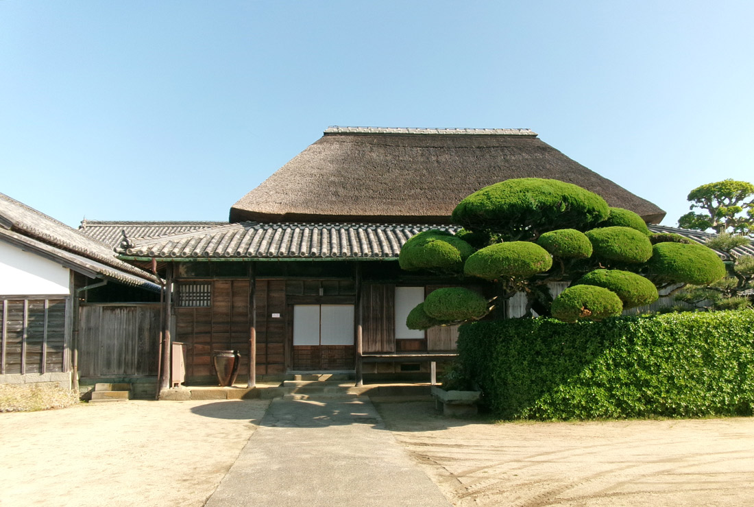 茅葺き屋根